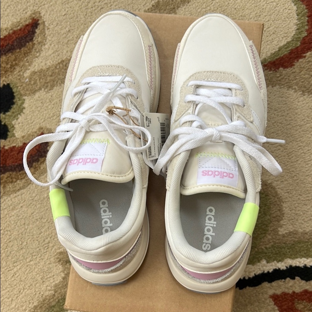 Adidas Women's Retrorun Chalk White Sneaker Running Shoes - Picture 3 of 3